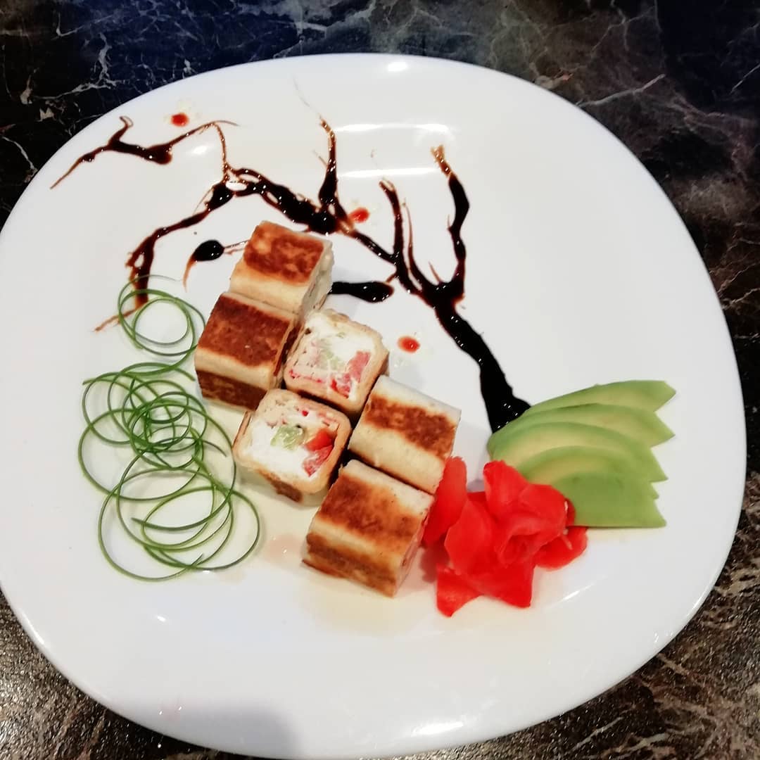 РОЛЛ ИЗ ТОРТИЛИЙ С КРАБОВЫМ МЯСОМ